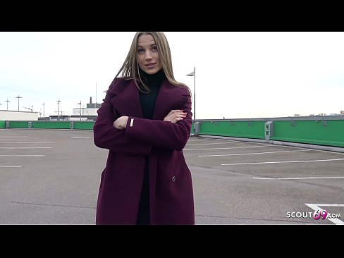 ❤️ ドイツ人スカウトマンは、夢のようにスティール、駐車場のテルテル、お金のためのセクシーに触れることです。 ❤️ スーパーセックス ❌️❤