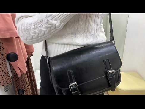 ❤️ 試着室でディルドを使った若い雌犬フェラルベリーの公開オナニー ❤️ スーパーセックス ❌️❤
